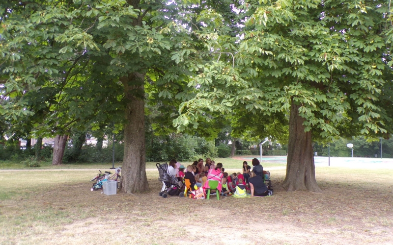 Un groupe lit à la Plaine des Sapins de Bon Secours