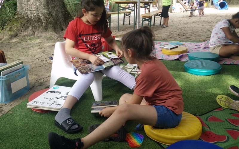 Lire dans les Parcs au Parc communal de Jemappes