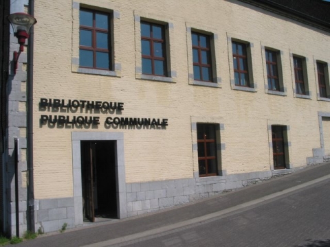 Photographie de la facade de la bibliothèque de Fontaine-l'Evêque