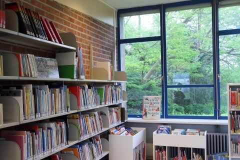 Intérieur de la bibliothèque de Ghlin