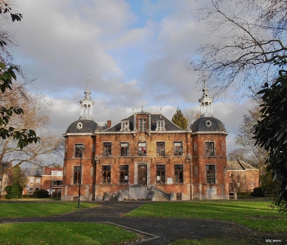 Photographie du château abritant la bibliothèque de Trivières