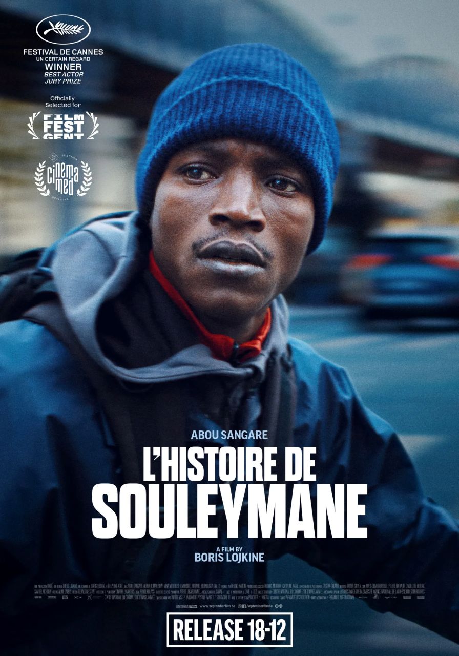 L'affiche du film L'histoire de Souleymane. On le voit dans la rue vêtu d'une veste et coiffé d'un bonnet