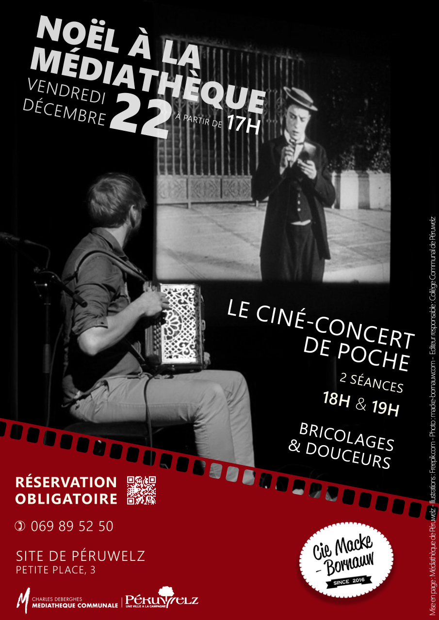 Un accordéoniste joue devant un écran sur lequel est projeté un film de Charlie Chaplin 